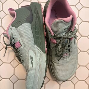 Altra Women's Light Gray and Pink Athletic Shoes